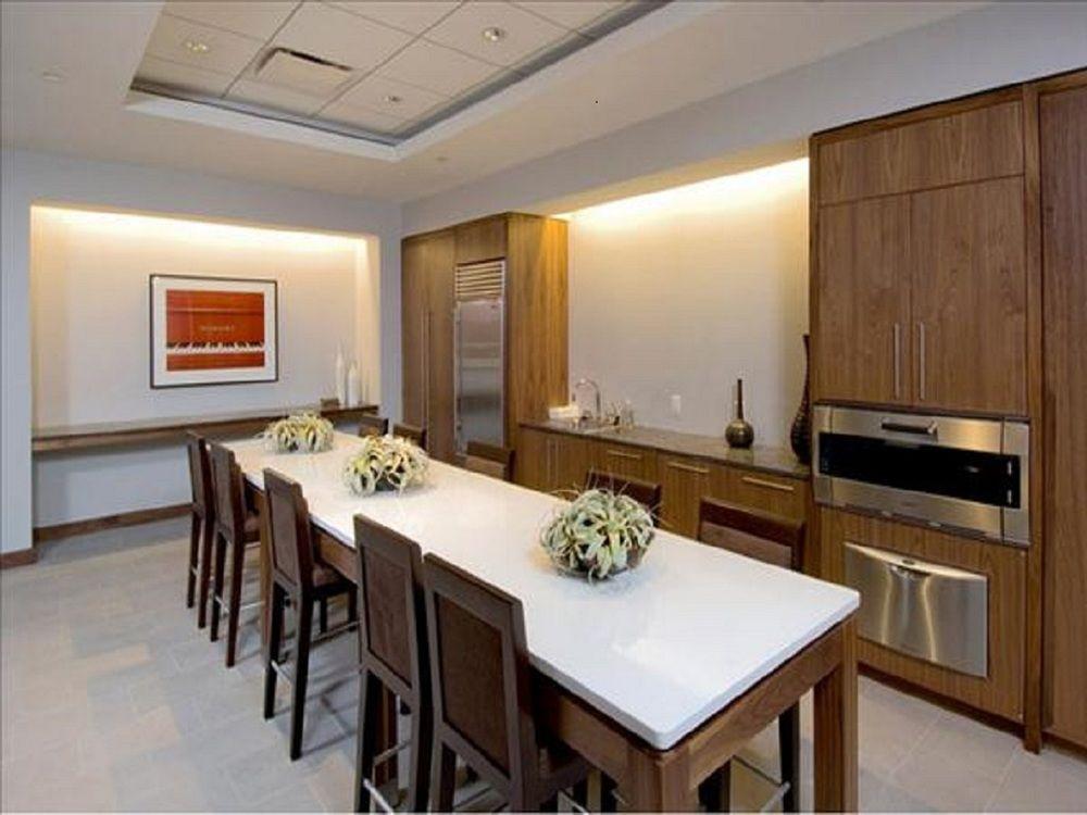 Luxury Apartments On Washington Street Бостон Экстерьер фото